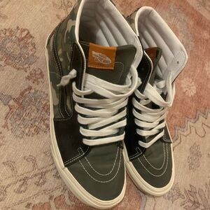 Camo high top Vans men’s size 10